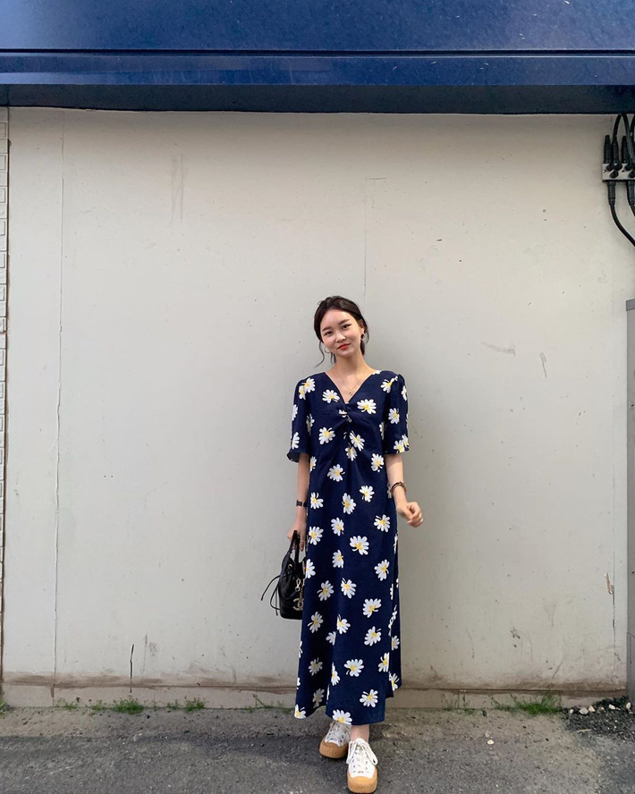 Street style Châu Á: 15 set đồ từ hoa hoét cho đến trơn màu đủ sức "cân" cả mùa hè 2019